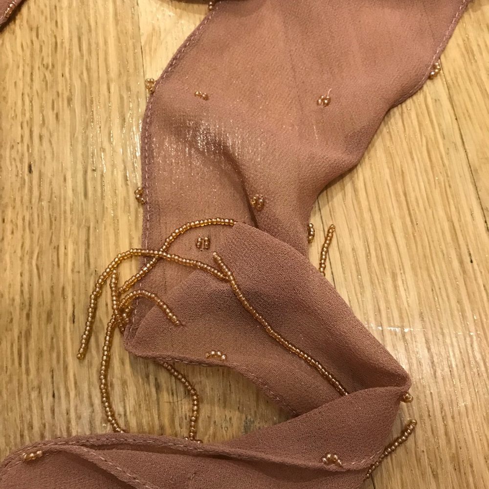 Express mauve scarf